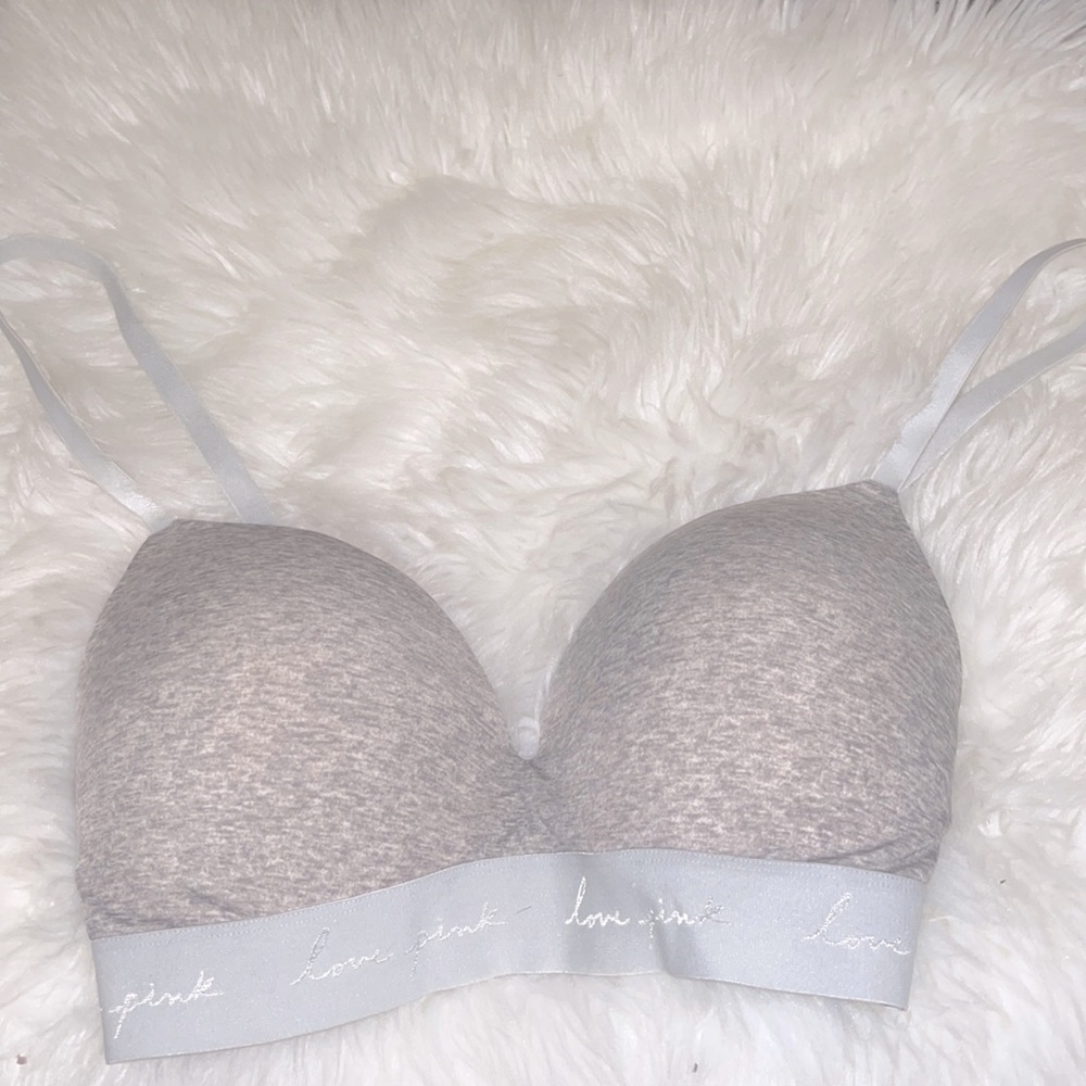 • PINK Victoria’s Secret Wear Everywhere Wireless Lightly-Lined Bra